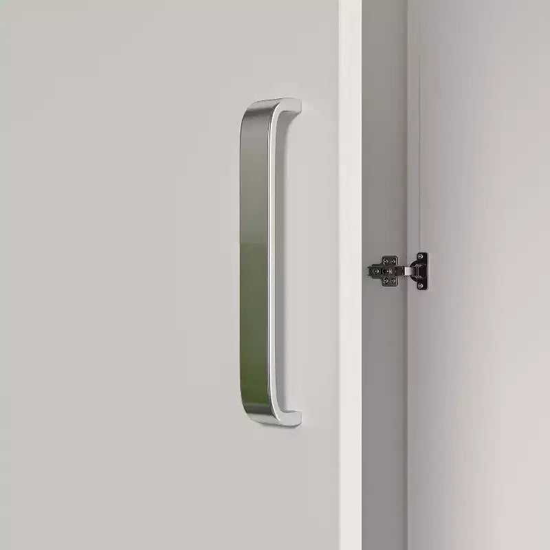 Armadio a due ante bianco e minimalista con sezione appendiabiti e contenitori organizzati