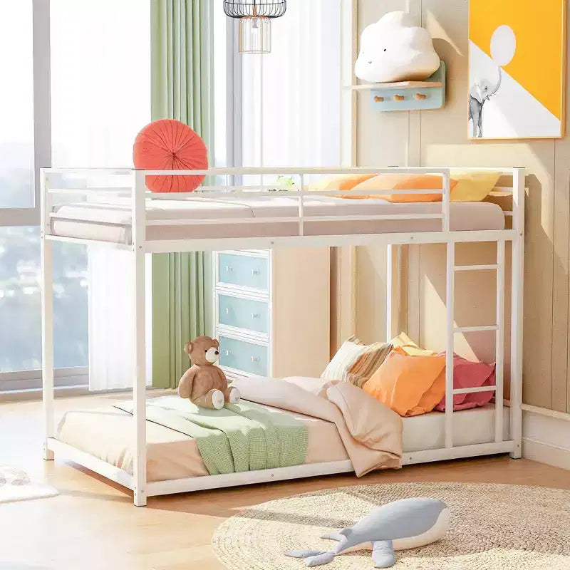 Letto a castello basso in metallo con scala e ringhiera, dimensioni standard – Struttura letto a castello salvaspazio per bambini