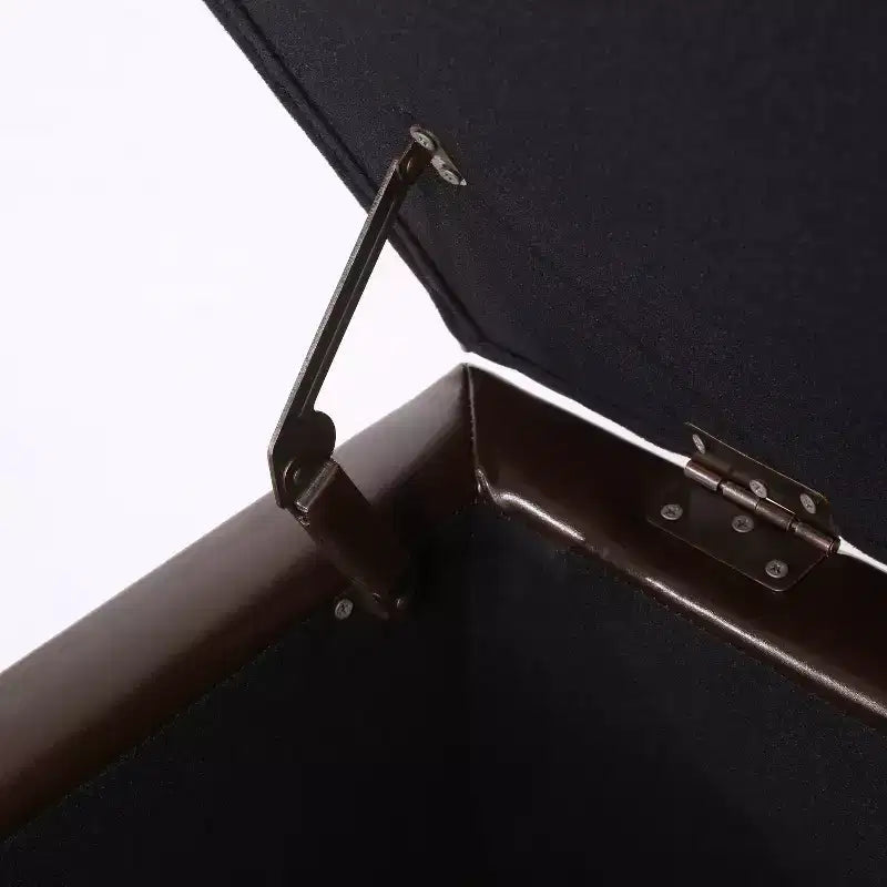 Pouf contenitore contemporaneo in similpelle con gambe in legno di betulla – 127 cm L, coperchio con chiusura ammortizzata