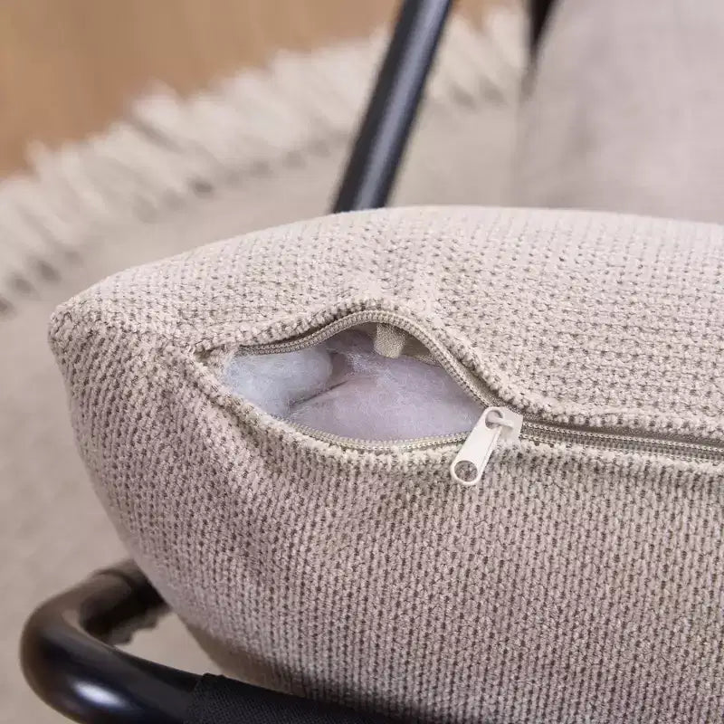 Sedia accent moderna ricurva con rivestimento in finto lino, struttura in metallo e cuscini – Poltrona da salotto