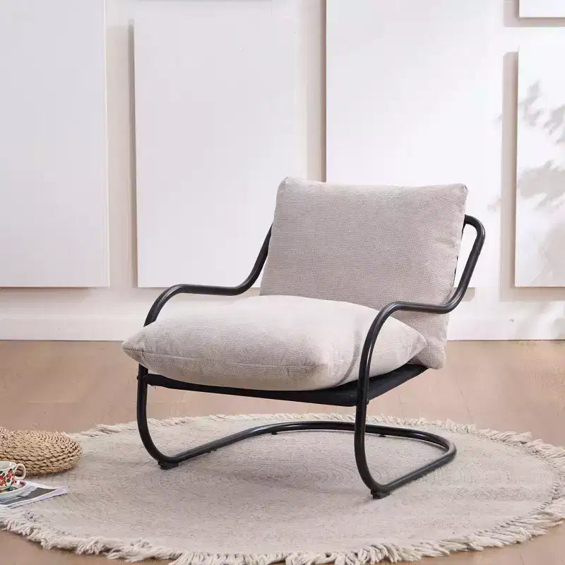 Sedia accent moderna ricurva con rivestimento in finto lino, struttura in metallo e cuscini – Poltrona da salotto
