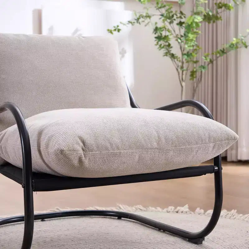 Sedia accent moderna ricurva con rivestimento in finto lino, struttura in metallo e cuscini – Poltrona da salotto