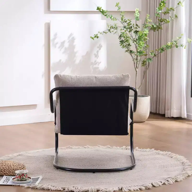 Sedia accent moderna ricurva con rivestimento in finto lino, struttura in metallo e cuscini – Poltrona da salotto