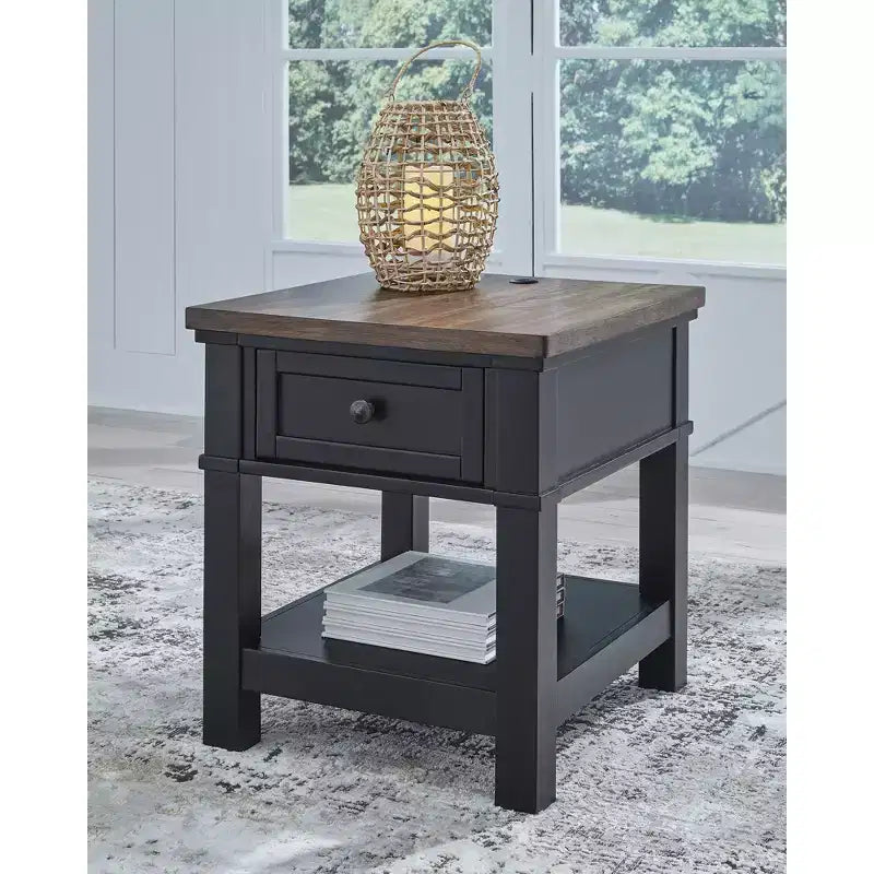 Tavolino Comodino Modern Farmhouse con Ricarica USB-A e USB-C, Cassetto e Ripiano Aperto – Nero e Marrone