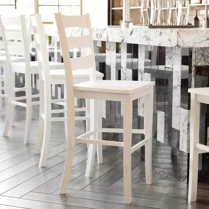 Set di 2 Sgabelli da Bar Classici con Schienale a Scala e Sedile in Legno Massello – Qualità Commerciale